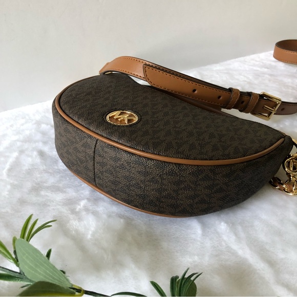 Michael Kors Dover Small Half Moon Pouchett, NWT - Picture 4 of 6